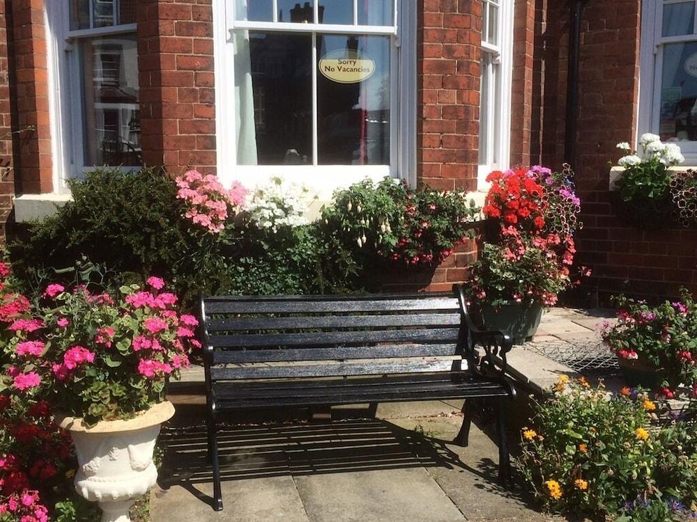 Glenora Guest House ويتبي المظهر الخارجي الصورة