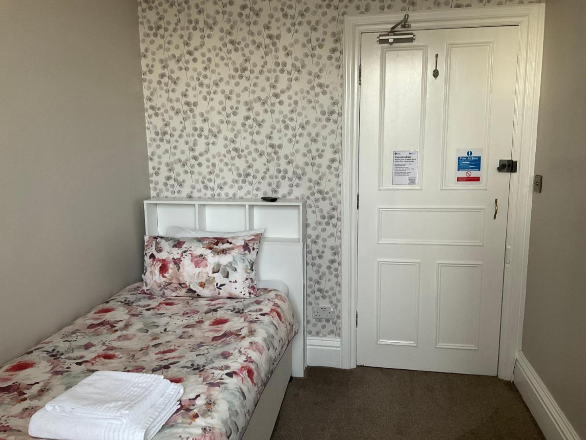 Glenora Guest House ويتبي المظهر الخارجي الصورة