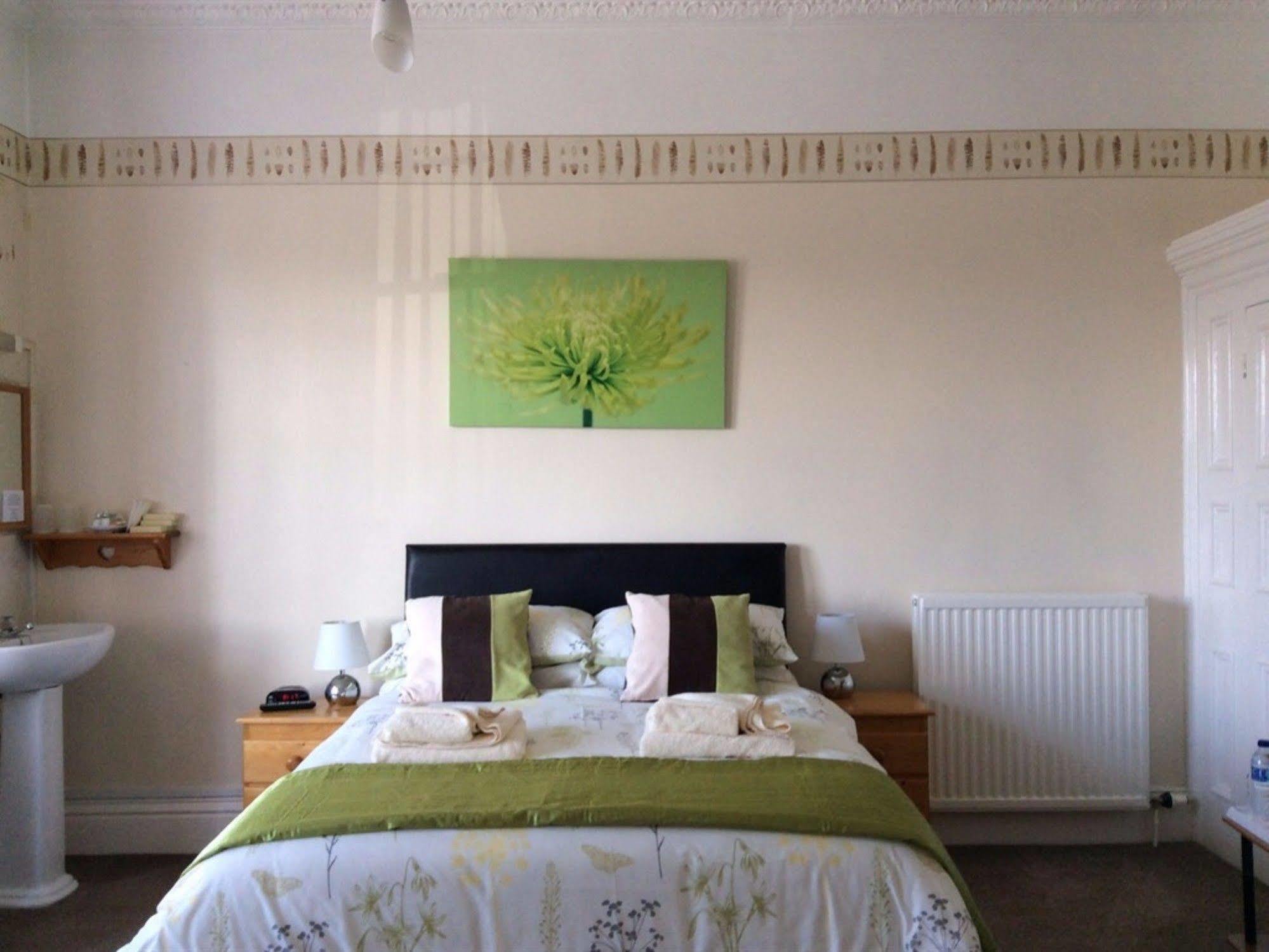 Glenora Guest House ويتبي المظهر الخارجي الصورة