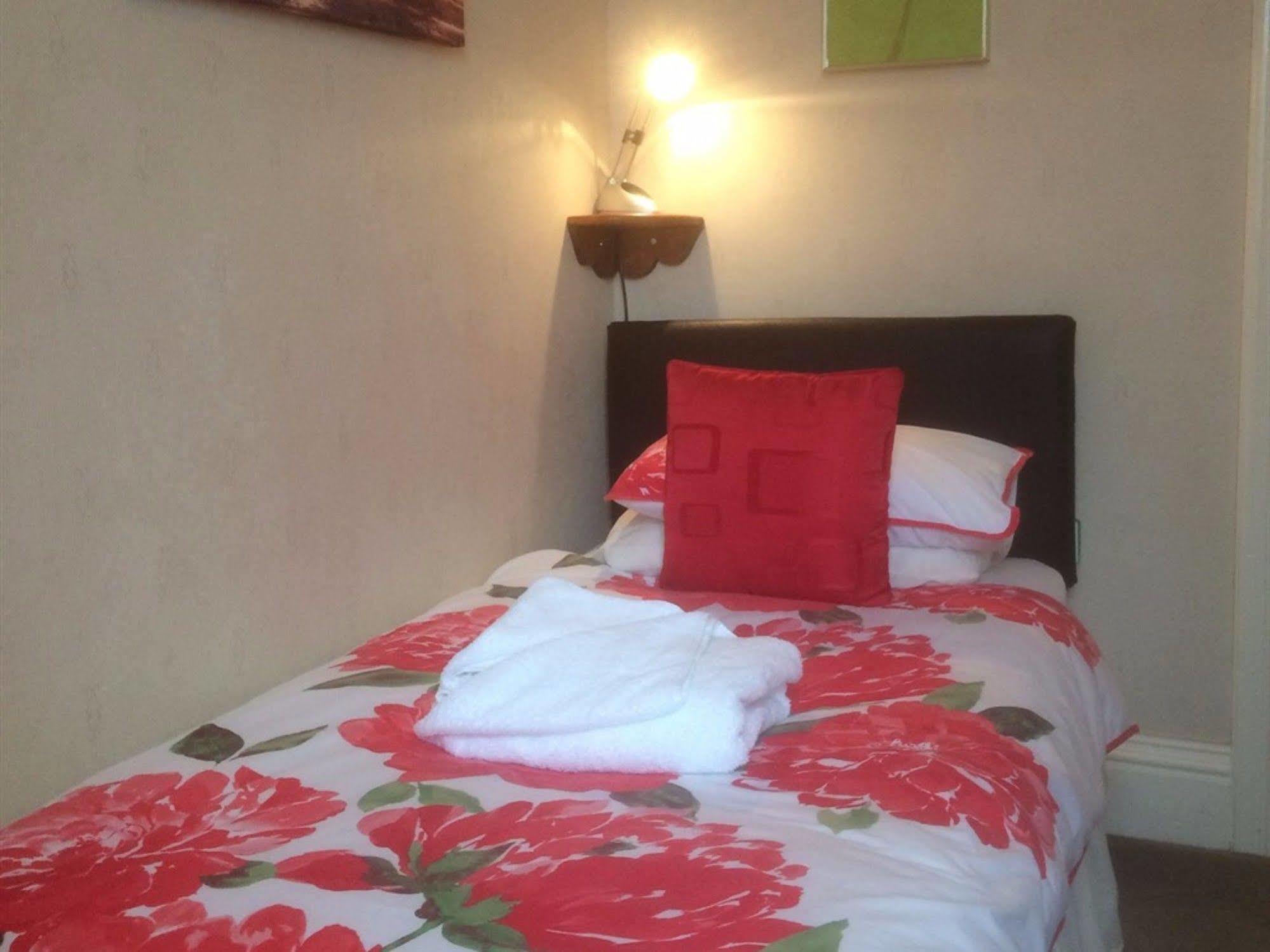 Glenora Guest House ويتبي المظهر الخارجي الصورة