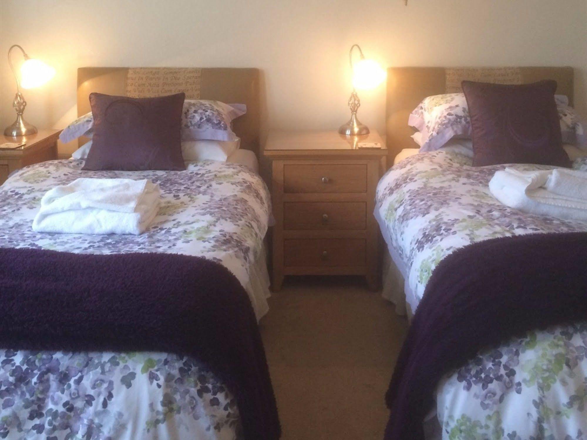 Glenora Guest House ويتبي المظهر الخارجي الصورة